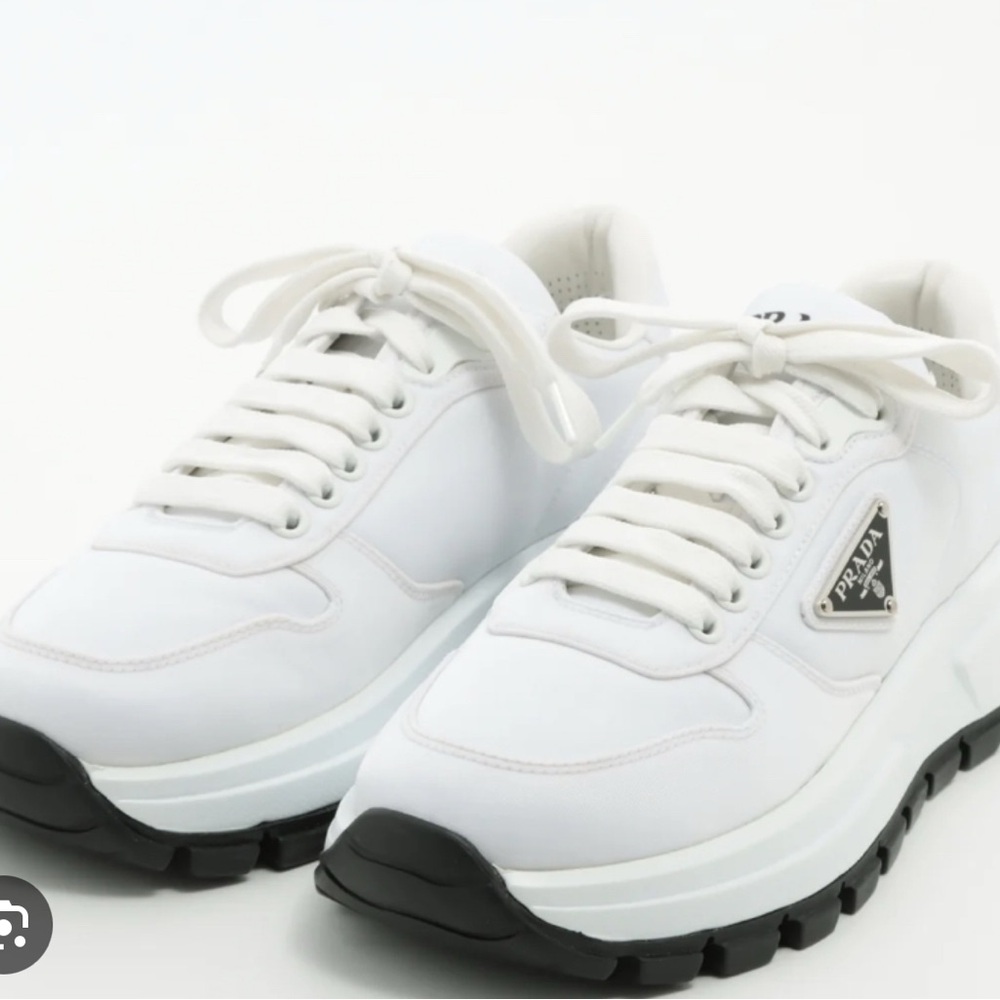 Prada White and Black Lace-Up Sneakers size 40 1E804M Pax01